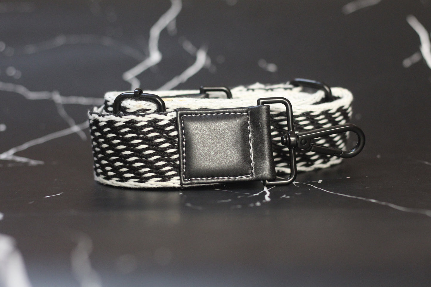 Smart Strap - Black & White Criss Cross